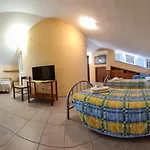 那克里洛住宿加早餐旅馆 萨尔扎纳